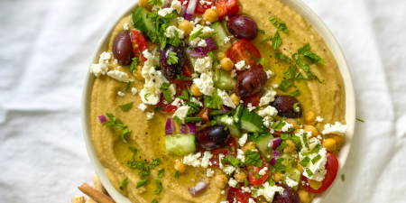 Griekse loaded hummus